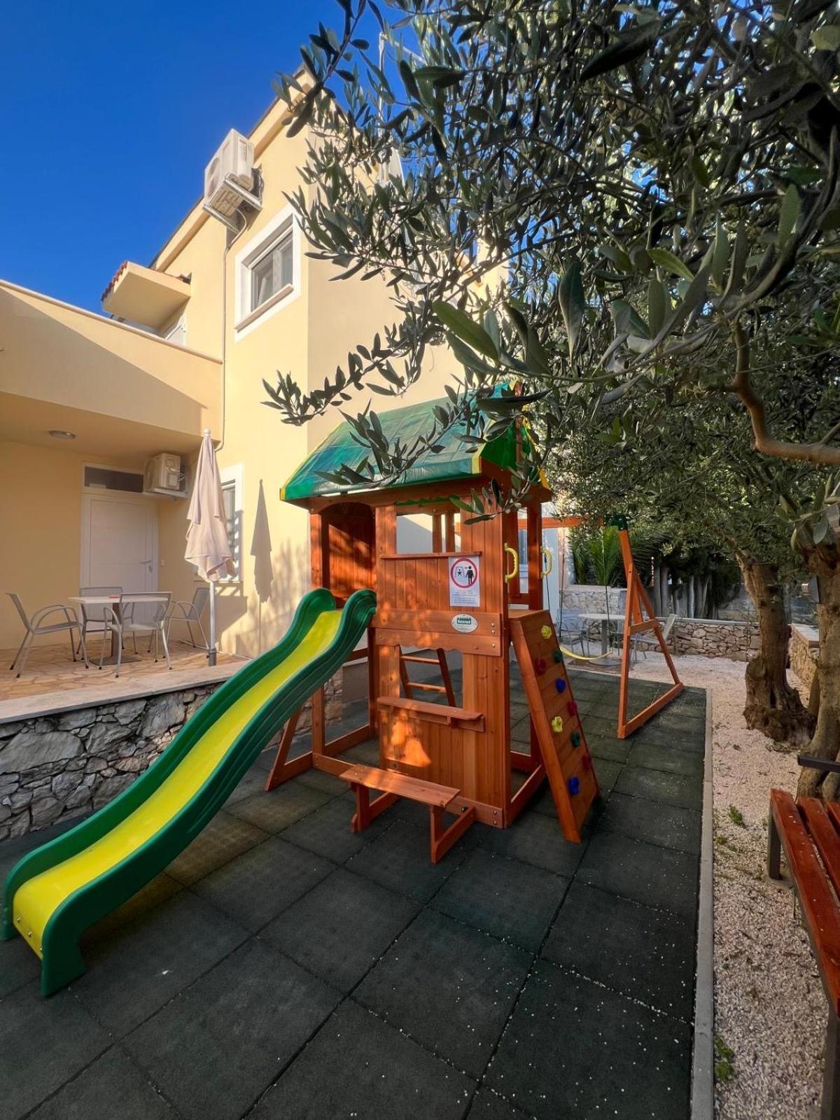 Apartmani Lovren Novalja Exterior foto